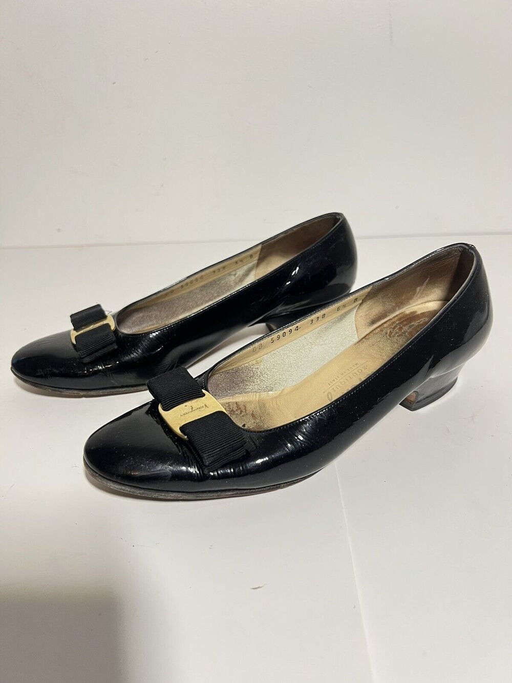Salvatore Ferragamo VGUC Back Patent Leather Vara Bow Gold Hardware Shoes 6.5 B